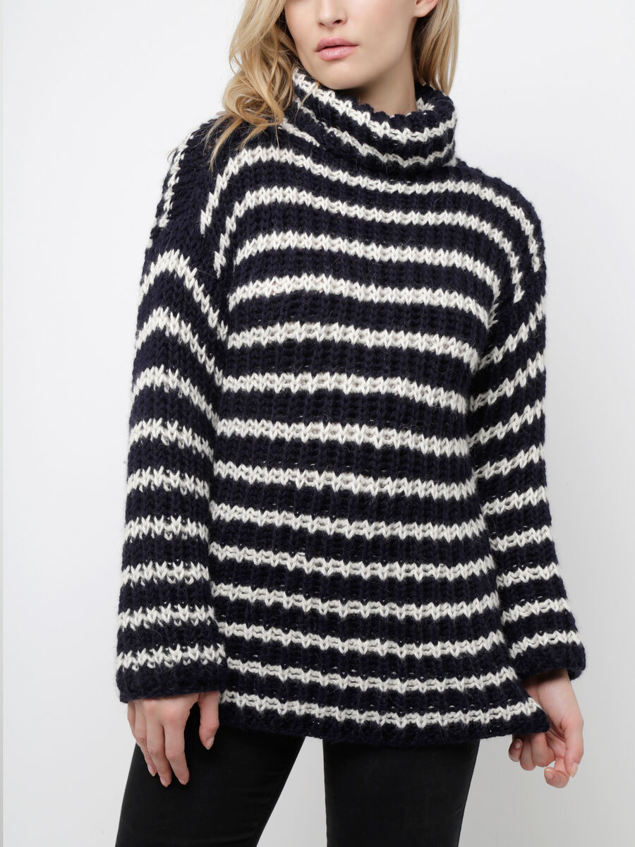 Boucle Knit Stripe Sweater – MONROW